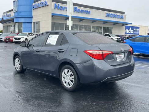Used 2017 Toyota Corolla LE image 3