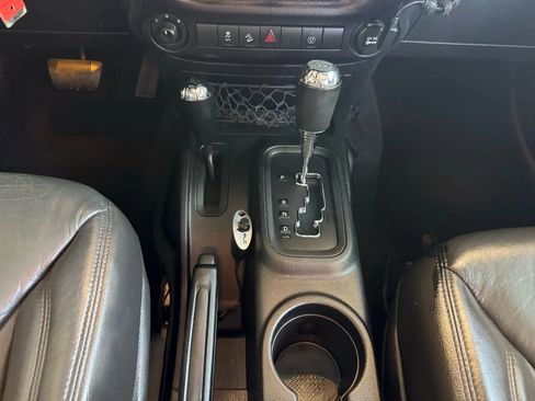 Used 2016 Jeep Wrangler Unlimited Sahara w/ Connectivity Group image 22