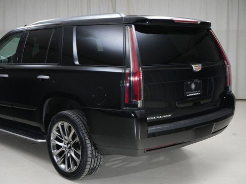 Used 2019 Cadillac Escalade Luxury w/ Escalade Sport Edition image 22