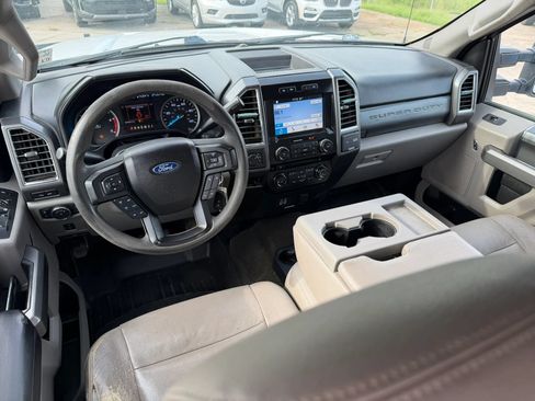 Used 2017 Ford F250 XLT w/ XLT Premium Package AWD/4WD image 20