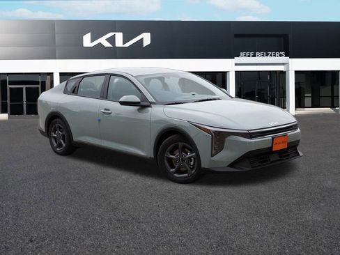 New 2025 Kia K4 LXS image 1