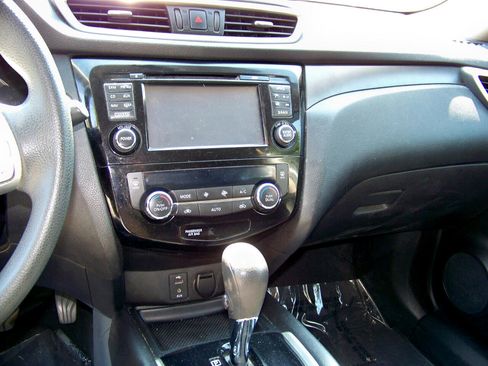 Used 2014 Nissan Rogue SV w/ SV Premium Package image 33