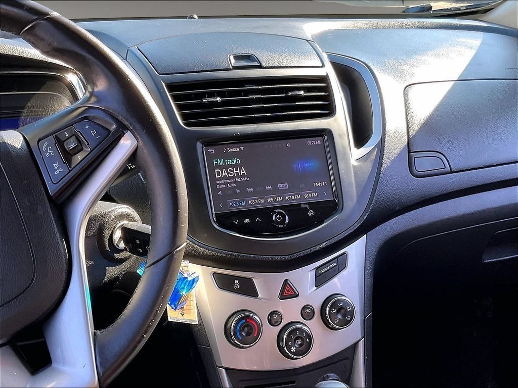 Used 2015 Chevrolet Trax LT w/ LT Plus Package AWD/4WD image 18