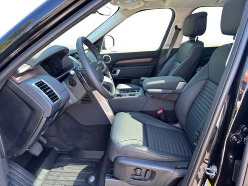 Certified 2024 Land Rover Discovery S AWD/4WD image 10
