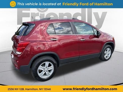 Used 2020 Chevrolet Trax LT w/ Driver Confidence Package AWD/4WD image 9