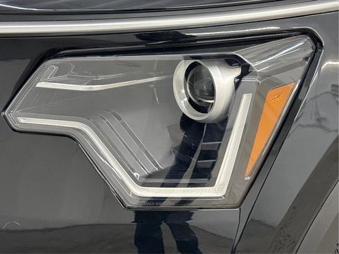 Used 2023 Kia Niro EX image 33