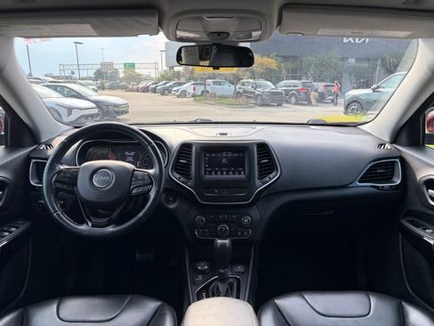 Used 2019 Jeep Cherokee Latitude Plus AWD/4WD image 19