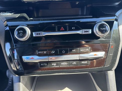 Used 2022 Ford Explorer ST-Line w/ Class IV Trailer Tow Package image 16