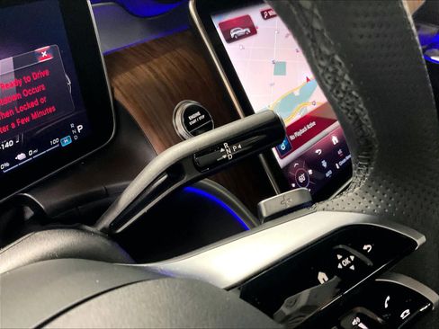 Used 2025 Mercedes-Benz GLC 350e 4MATIC image 18