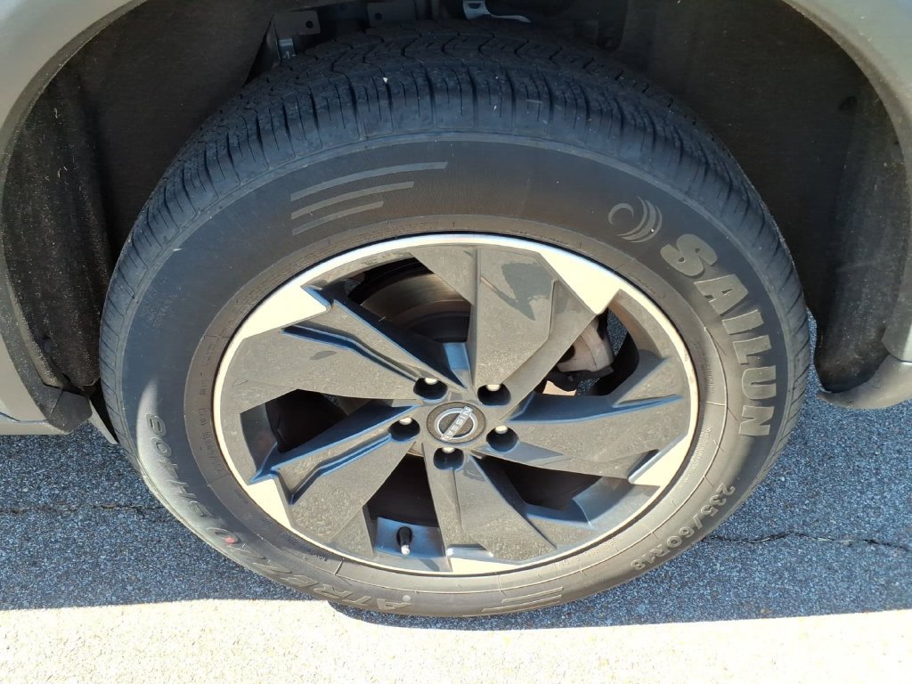 Used 2024 Nissan Rogue SV AWD/4WD image 9