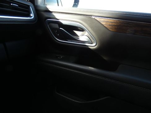 Used 2021 Chevrolet Tahoe Premier AWD/4WD image 25