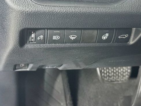 Certified 2020 Toyota RAV4 XLE w/ Convenience Package AWD/4WD image 10