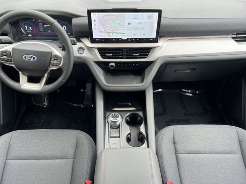 New 2025 Ford Explorer Active image 12