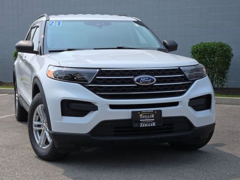 Used 2021 Ford Explorer XLT image 5