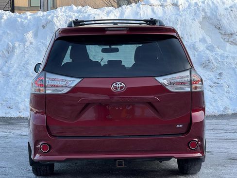 Used 2016 Toyota Sienna SE Premium image 5