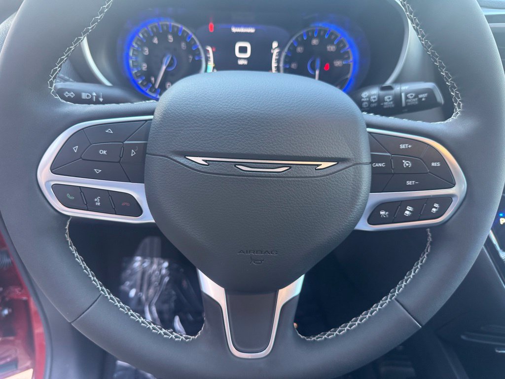 New 2027 Chrysler Pacifica Select FWD image 30