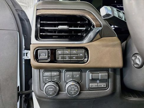 Used 2026 GMC Yukon Denali Ultimate w/ LPO, Floor Liner Package AWD/4WD image 31