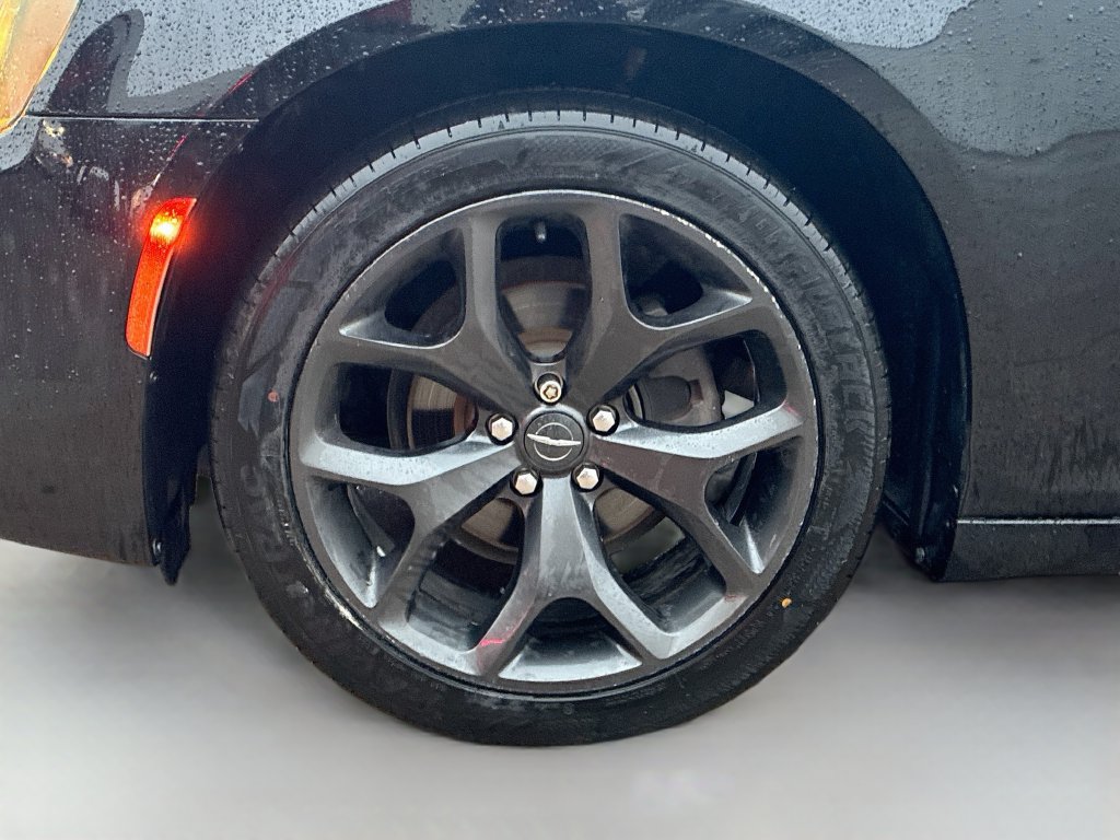 Used 2021 Chrysler 300 Touring w/ Sport Appearance Package RWD image 27