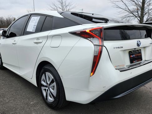 Used 2017 Toyota Prius Four image 18