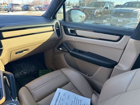 Used 2021 Porsche Cayenne Turbo image 16