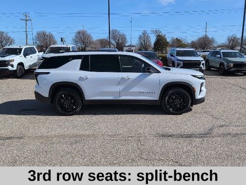Used 2025 Chevrolet Traverse LT w/ Midnight/Sport Edition image 17