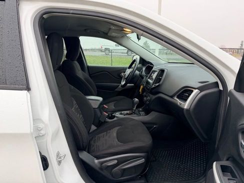 Used 2020 Jeep Cherokee Latitude image 11