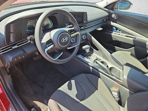 New 2026 Hyundai Elantra SE image 3