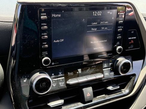 Used 2021 Toyota Highlander XLE FWD image 11