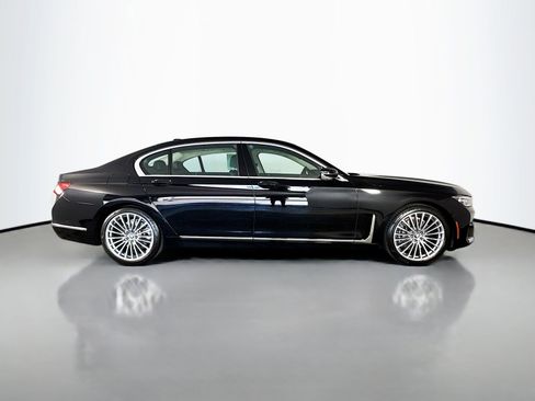 Certified 2022 BMW 740i image 8