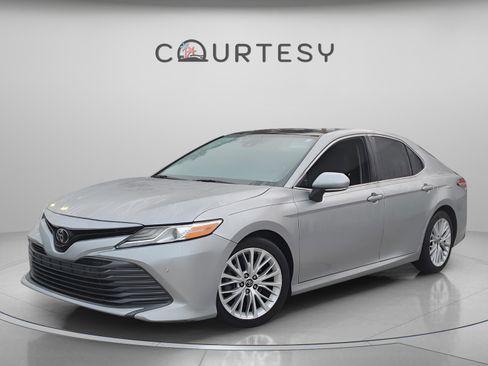 Used 2018 Toyota Camry XLE image 1