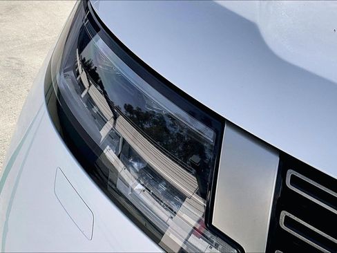 Used 2023 Land Rover Range Rover SE image 30