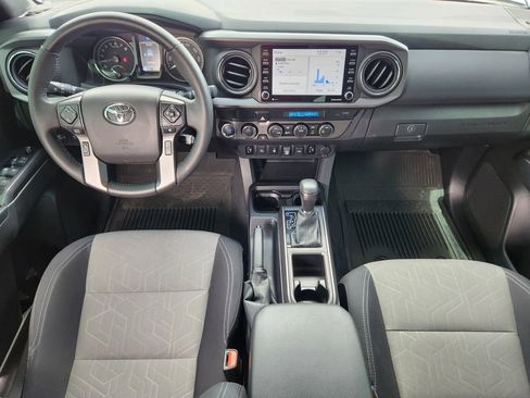 Used 2022 Toyota Tacoma TRD Off-Road AWD/4WD image 10