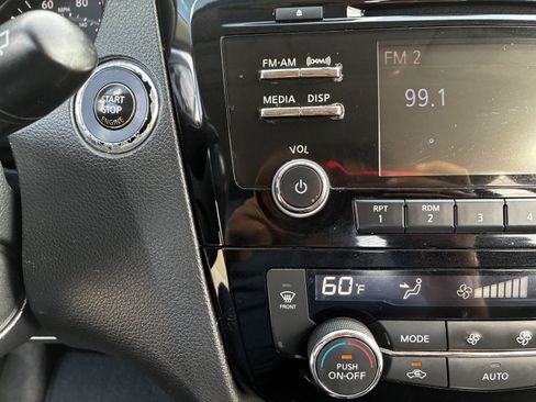 Used 2017 Nissan Rogue SV AWD/4WD image 37