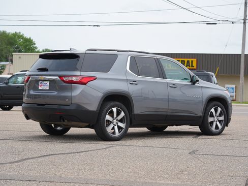 Used 2019 Chevrolet Traverse LT w/ LT Premium Package AWD/4WD image 3