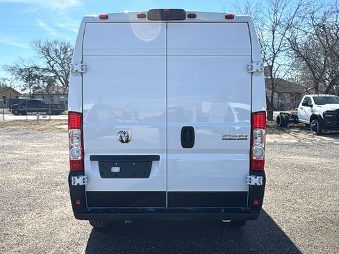 Used 2025 RAM ProMaster 2500 w/ Convenience Group image 6