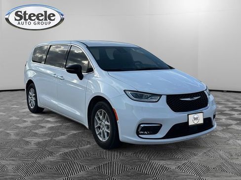 New 2025 Chrysler Pacifica Select image 7