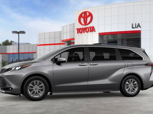 New 2026 Toyota Sienna XLE image 5