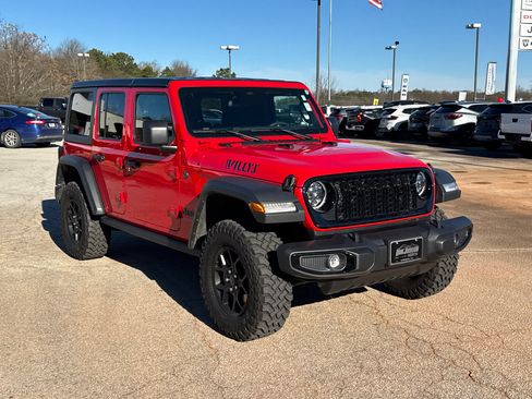 Used 2025 Jeep Wrangler Willys image 2