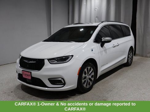 Certified 2025 Chrysler Pacifica Pinnacle image 6