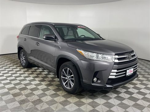 Used 2018 Toyota Highlander XLE image 27