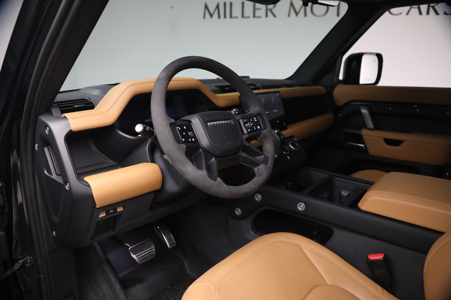 Used 2024 Land Rover Defender 110 V8 AWD/4WD image 15