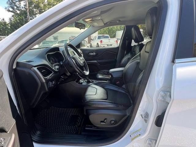 Used 2019 Jeep Cherokee Latitude Plus w/ Cold Weather Group AWD/4WD image 10