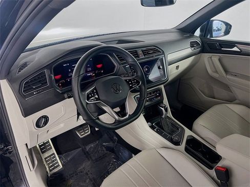 Used 2023 Volkswagen Tiguan SE R-Line image 10