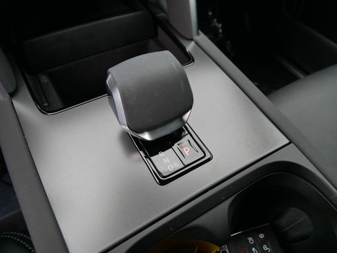 Used 2024 Land Rover Discovery Sport Dynamic SE image 24