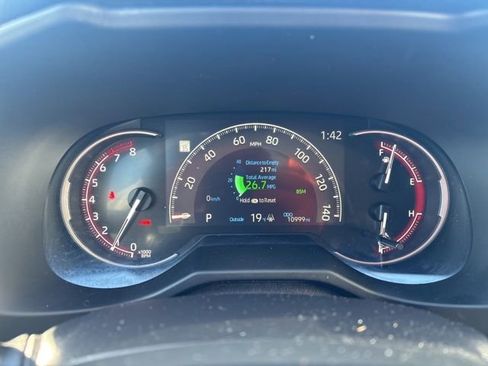 Used 2025 Toyota RAV4 XLE image 16