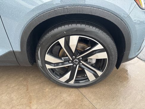 Certified 2023 Volvo XC40 B5 Ultimate w/ Protection Package Premier image 14