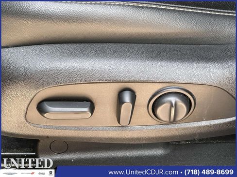 Used 2019 GMC Acadia SLT image 12
