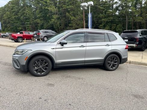 Used 2022 Volkswagen Tiguan SE FWD image 40