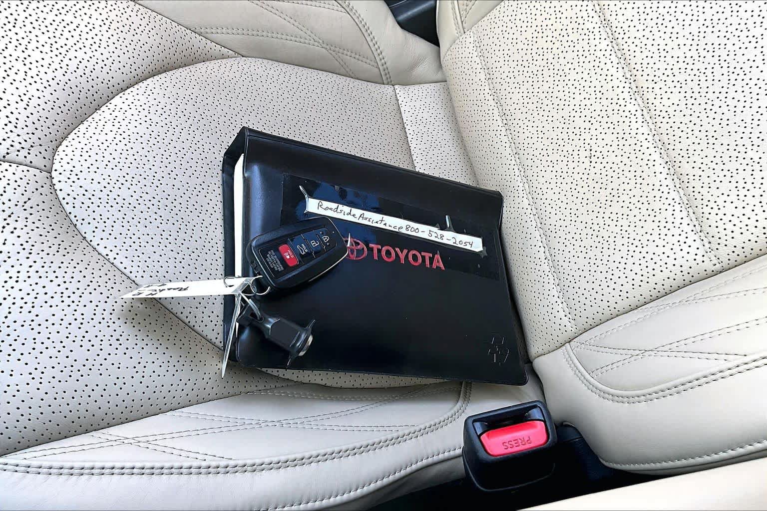 Used 2019 Toyota Avalon Limited FWD image 15