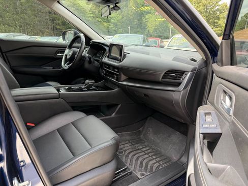Used 2024 Nissan Rogue SV w/ SV Premium Package FWD image 20
